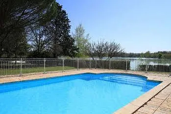 Hotel Hostellerie Du Lac LʼIsle-Jourdain