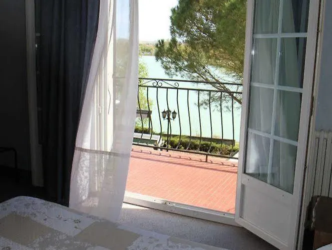 Hostellerie Du Lac Hotel