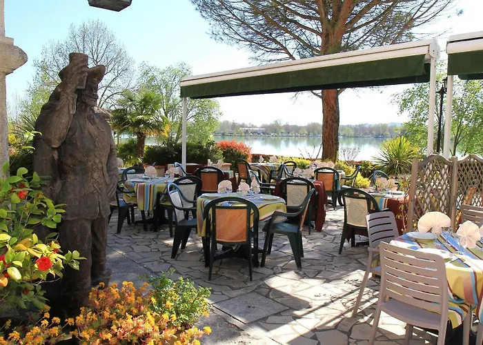 Hostellerie Du Lac LʼIsle-Jourdain