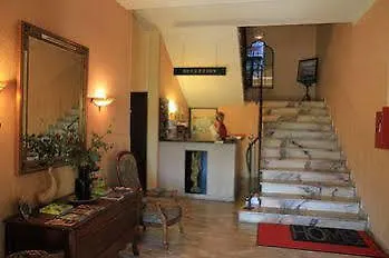 Hostellerie Du Lac LʼIsle-Jourdain