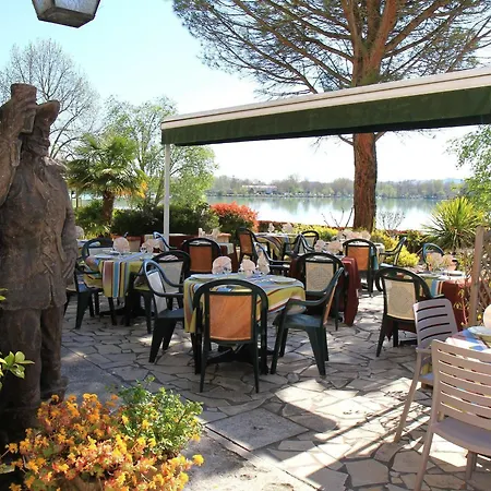 Hostellerie Du Lac LʼIsle-Jourdain
